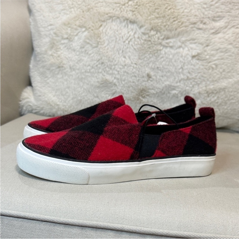 GAP Women's Plaid Red and Black Slip-On Sneakers